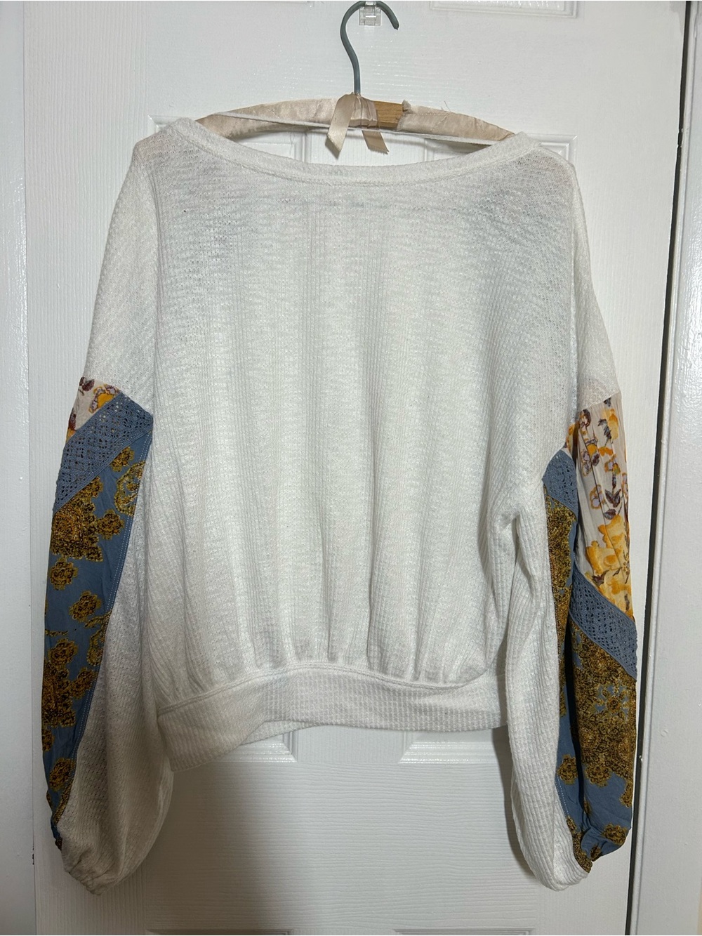 Free People Cream Pullover with Blue and Mustard Floral Patchwork Sleeves Boho - Picture 11 of 12